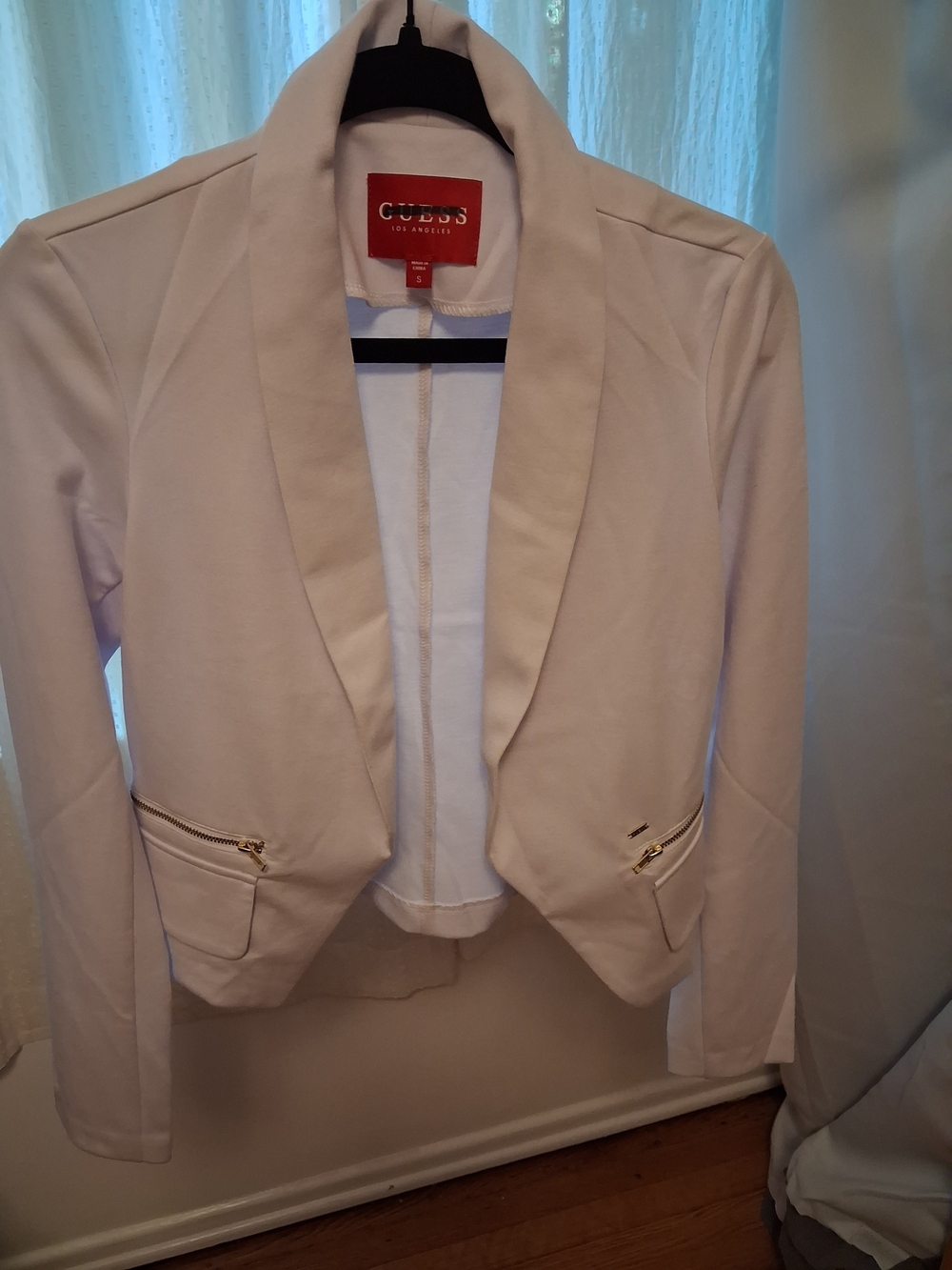GUESS White Open-Front Blazer with Gold Zipper Accents